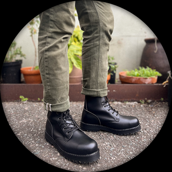 VST 8 Eyelet Boot (Black) 
