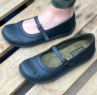 Amy Sandal (Black) Seconds 