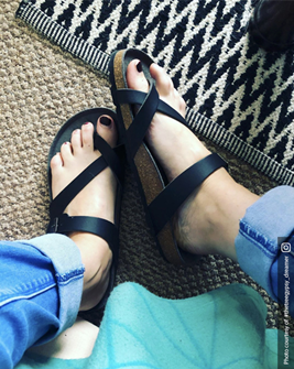 Toe Strap Sandal (Black) 