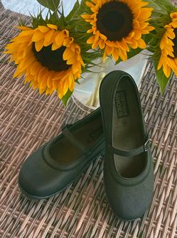 Amy Sandal (Dark Green) 
