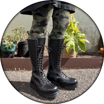 VST 18 Eyelet Zip Boot (Black) 