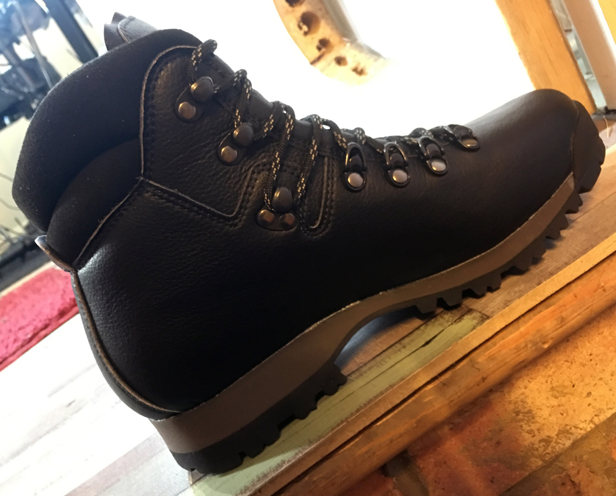 Snowdon Boot Black All Products